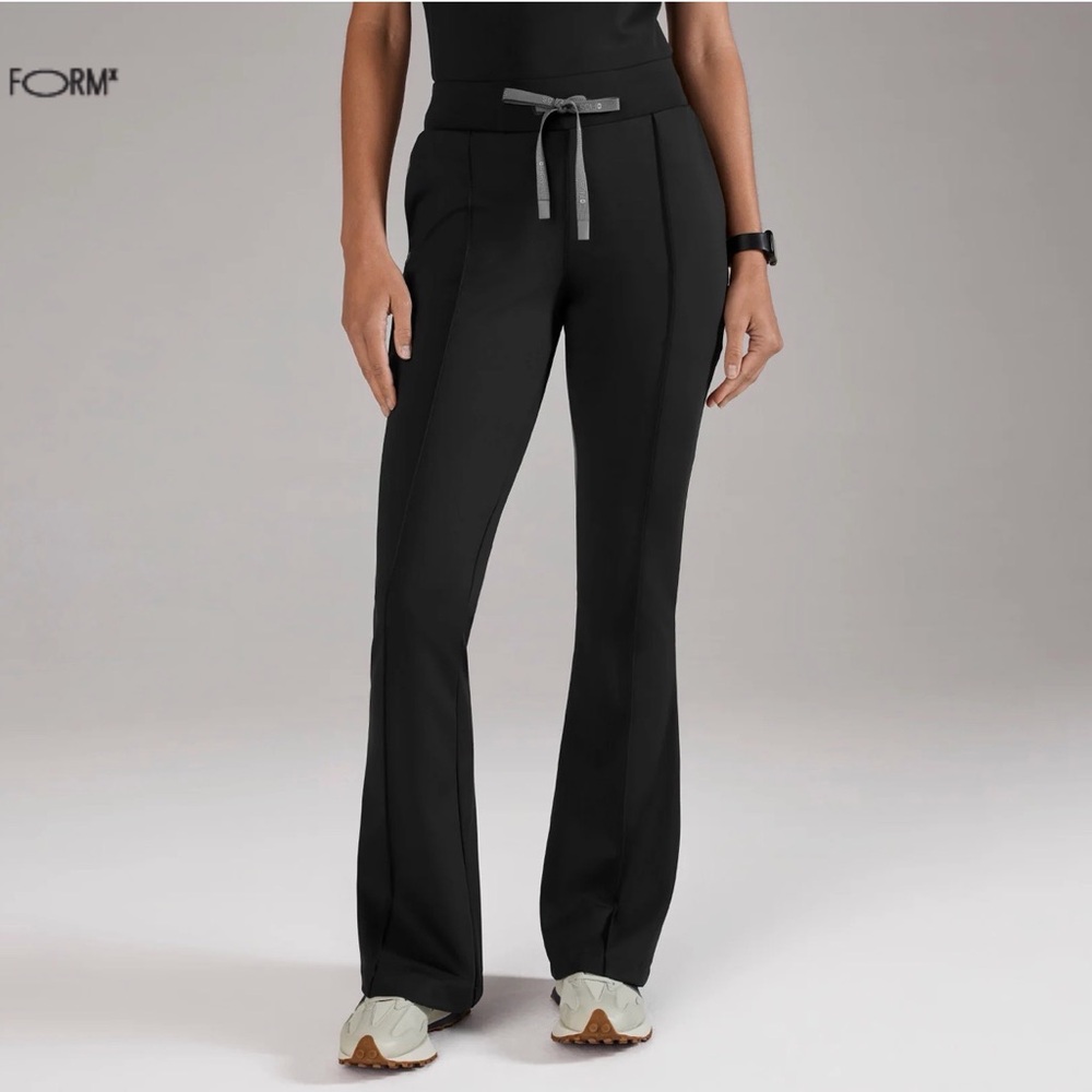 FIGS High Waisted Evanston FORM Skinny Flare
Scrub Pants™